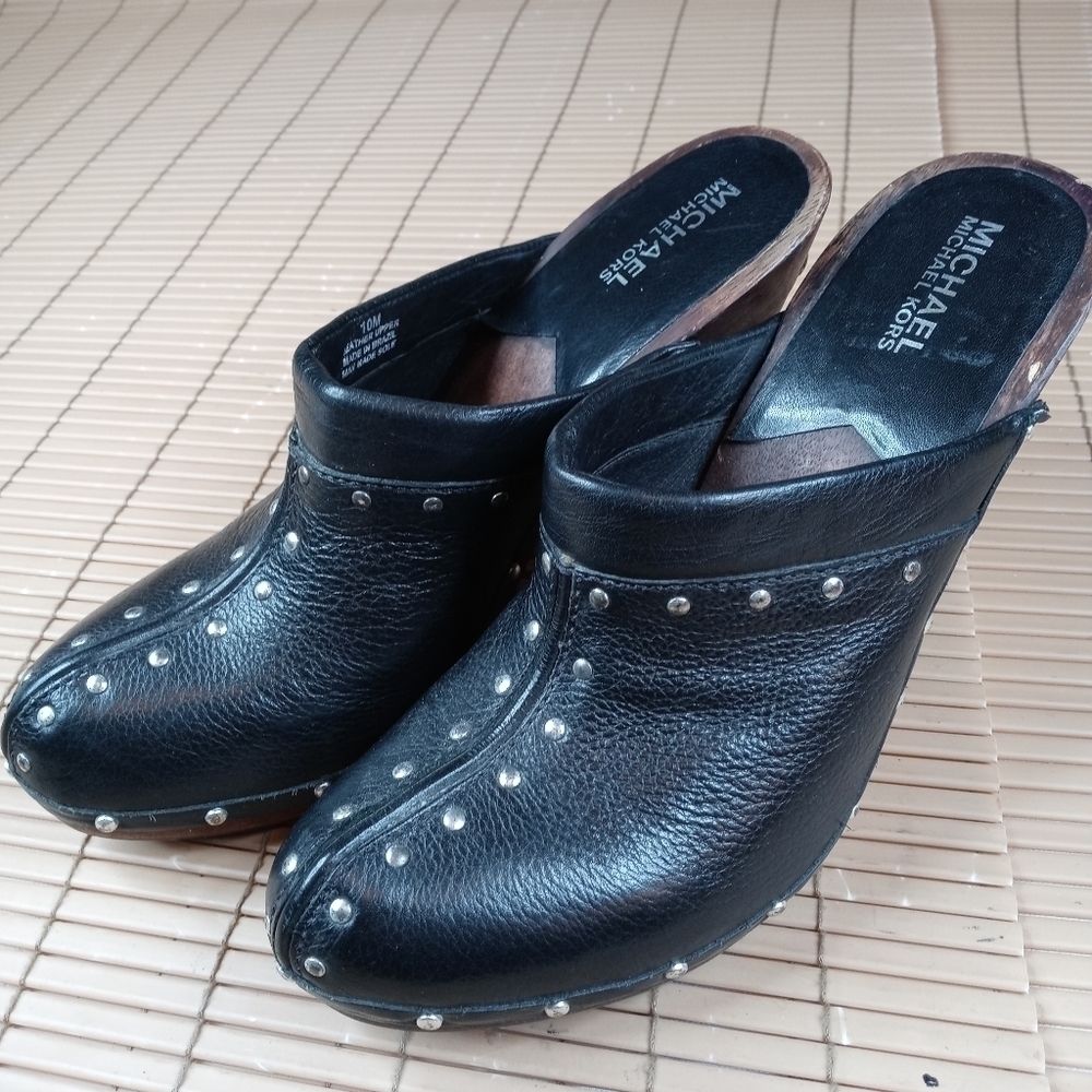 Michael Kors women's black leather 4" heel wood platform mule. Silver studs. Sz